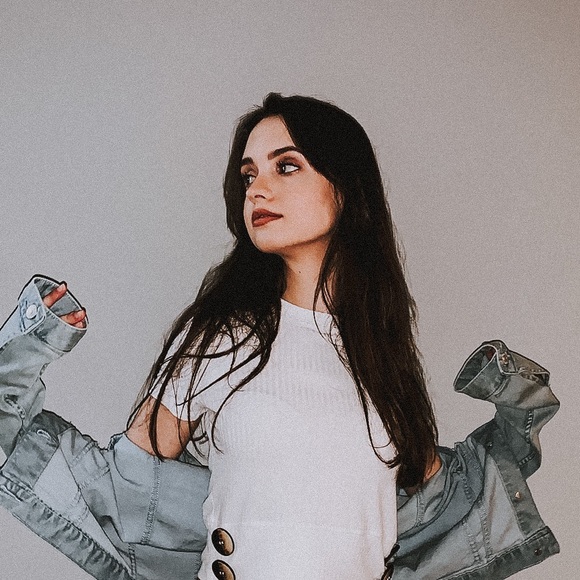 Meet your Posher, Diana - Picture 1 of 1